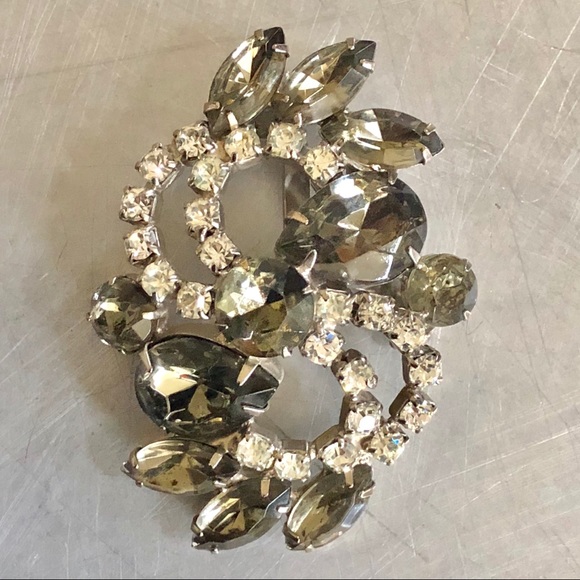 Jewelry - Vintage Smoky Crystals Brooch Women's Jewelry